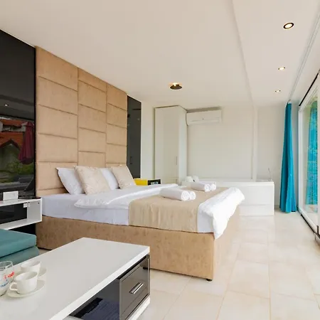 Velestovo House Apartment