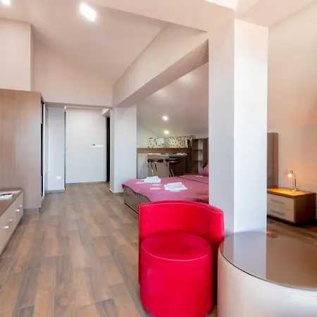 Apartment Velestovo House